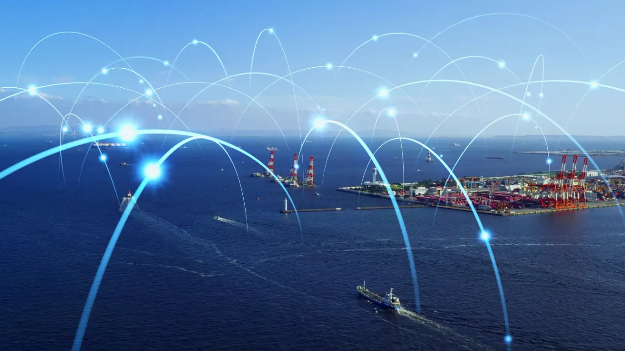 Connectivity between vessels and shore